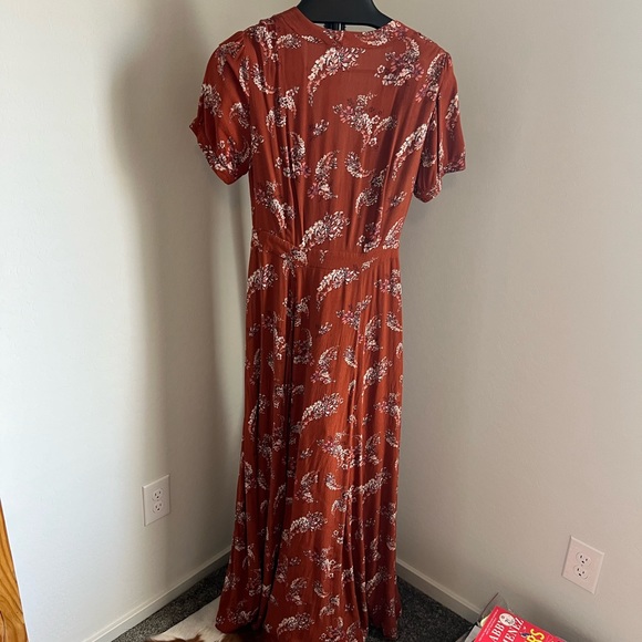 Sage the label deep v dress - Picture 3 of 6